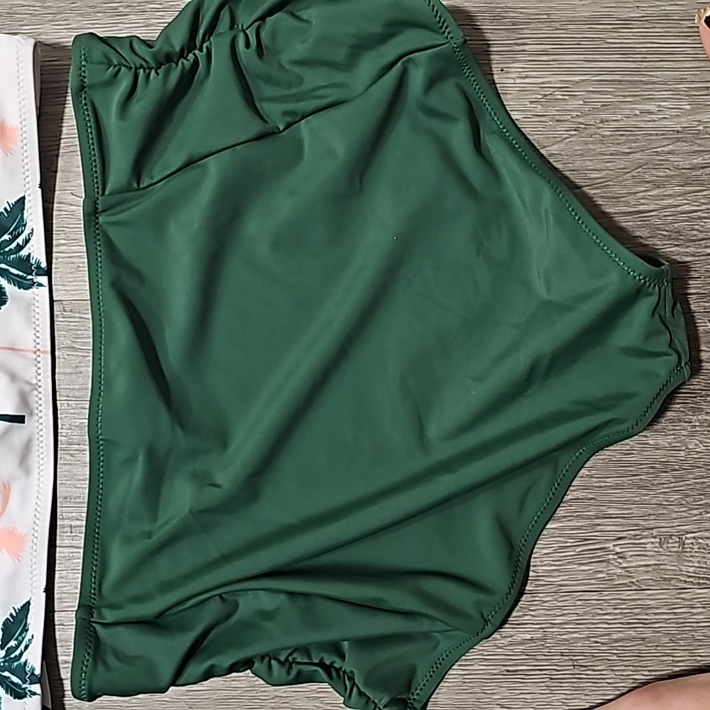 2-Piece Palm Tree/Green  Swimsuit Medium - Picture 5 of 10